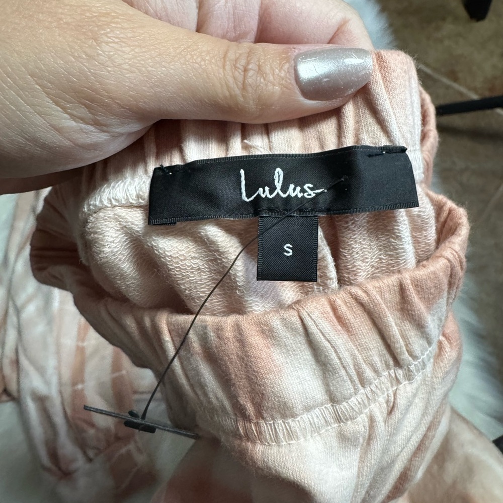 Lulu's Women's Sweatshirt and matching joggers - Picture 10 of 10